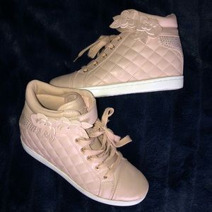 Guess lace up wedge sneaker